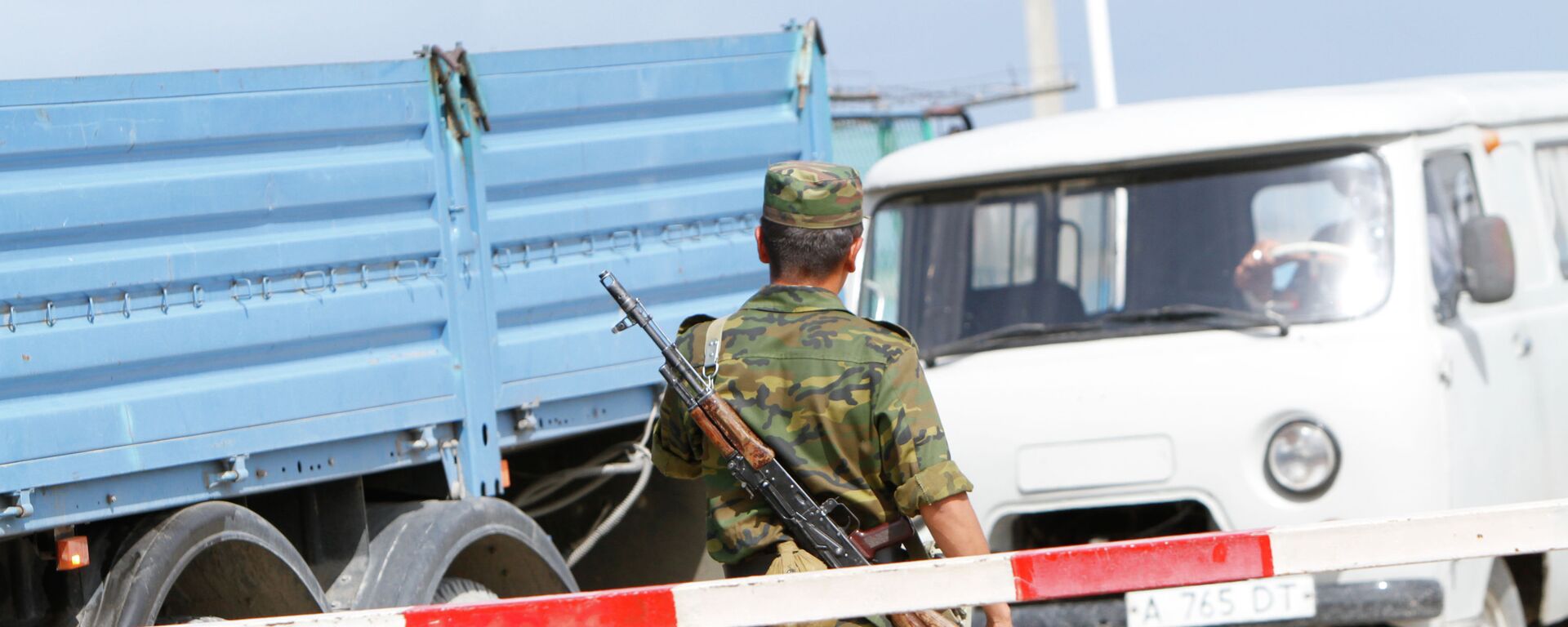 Пограничник на блокпосте - Sputnik Казахстан, 1920, 26.11.2025