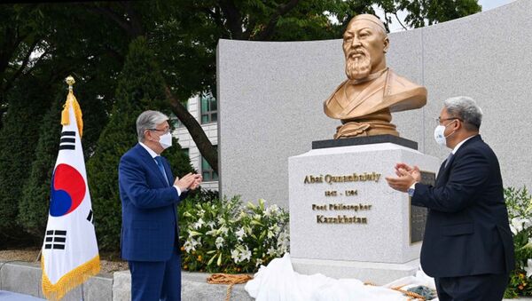 Касым-Жомарт Токаев принял участие в церемонии открытия бюста Абая Кунанбайулы в Сеуле - Sputnik Казахстан
