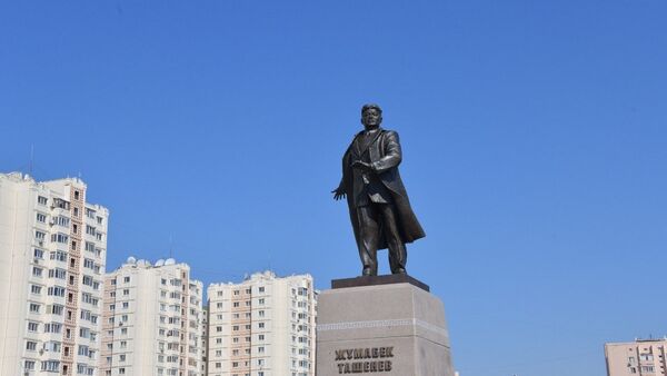 Памятник Жумабеку Ташеневу открыли в столице Казахстана - Sputnik Қазақстан