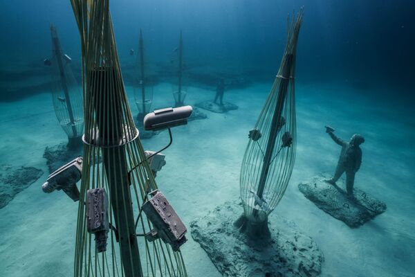 Объекты музея подводной скульптуры Musan у пляжа Пернера в Айя-Напе, Кипр - Sputnik Казахстан