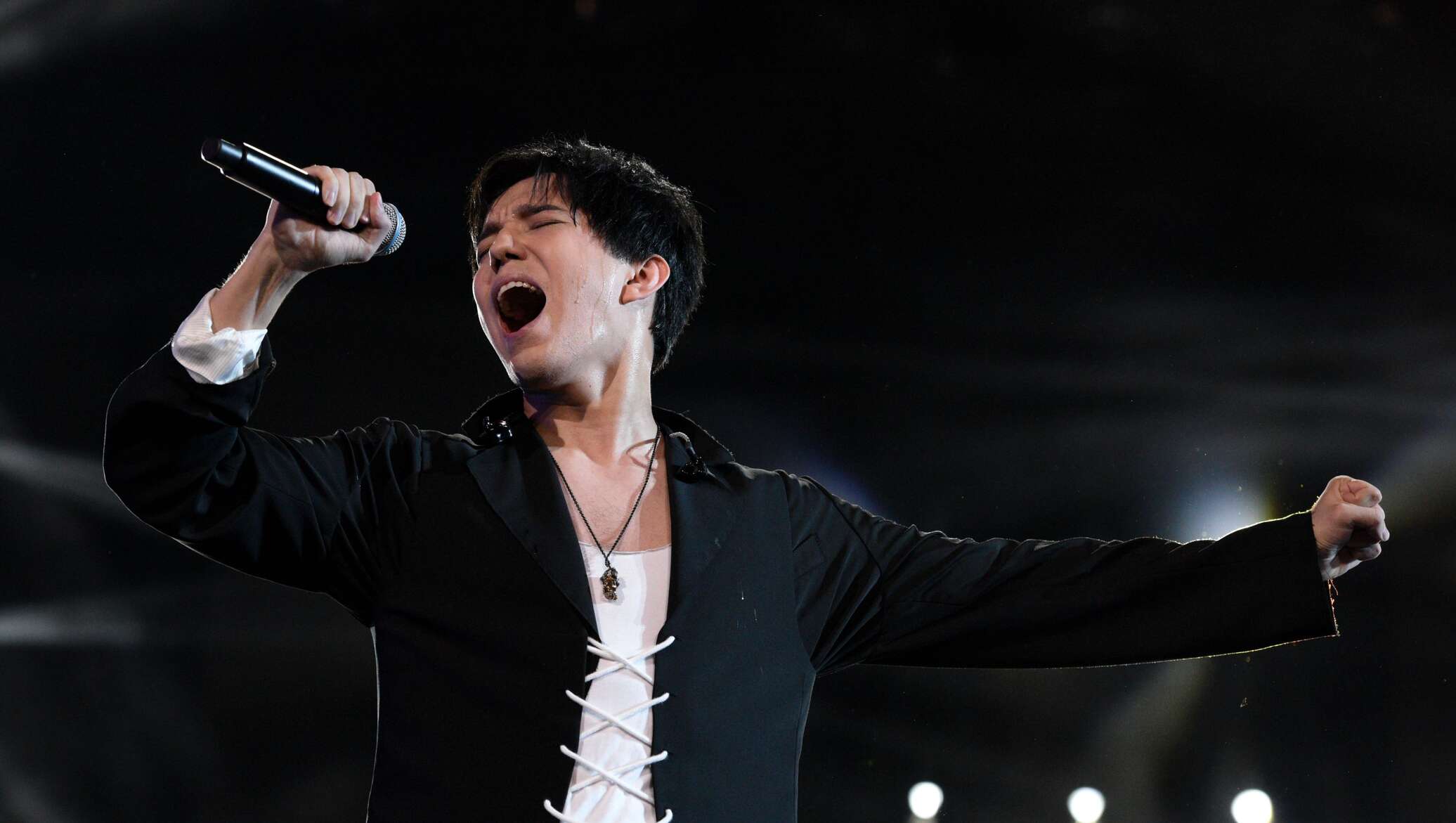 Концерт димаша кудайбергенов в казахстане. Димаш поклонники. Концерт димаша кудайбергенов в казахстане. Концерт димаша кудайбергенов в казахстане. Димаш в кремле.