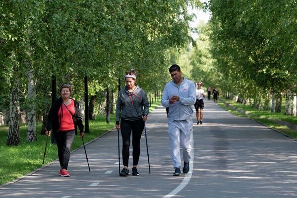Парк отлично подходит для пробежки, фотосессии и вечерней прогулки - Sputnik Казахстан