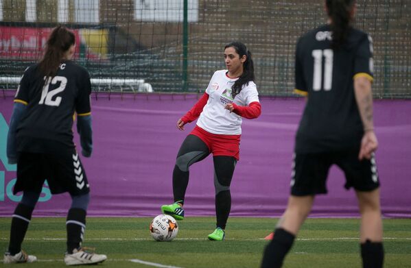 Бывший член женской футбольной команды Афганистана Khalida Popal в Лондоне  - Sputnik Қазақстан