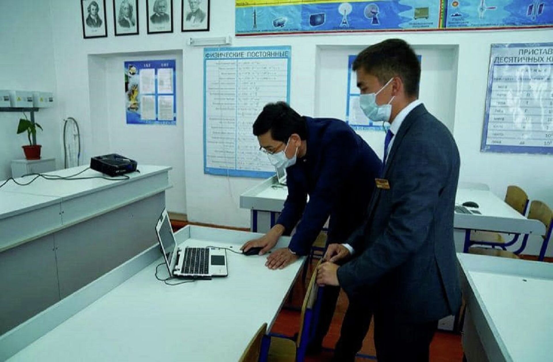 Учитель рассказал министру образования Казахстана о зарплате в 430 тысяч тенге - Sputnik Казахстан, 1920, 26.08.2021