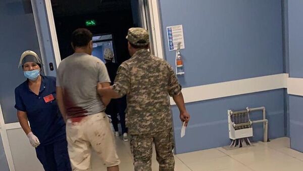Раненых в результате взрыва приводят и привозят в больницу в Таразе - Sputnik Казахстан