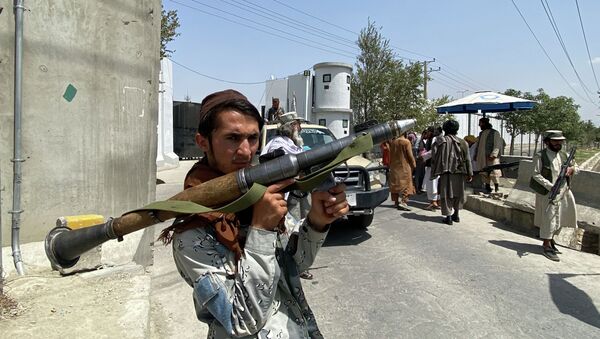 Боевик Талибана* на улице Кабула - Sputnik Қазақстан