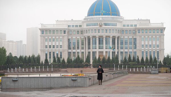 Приспущенный флаг в День национального траура, Акорда - Sputnik Казахстан