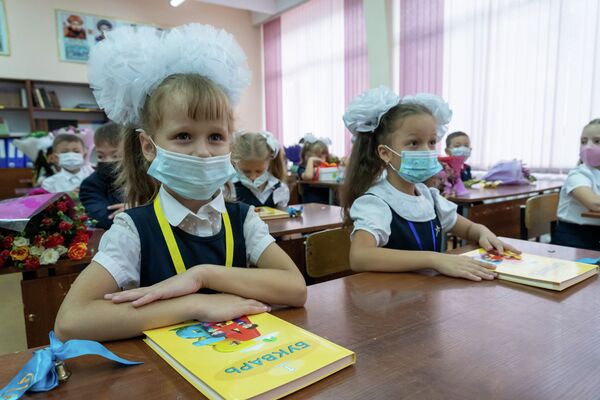 Этот учебный год начинается в традиционном очном формате, чего с нетерпением ждали многие казахстанцы - Sputnik Казахстан