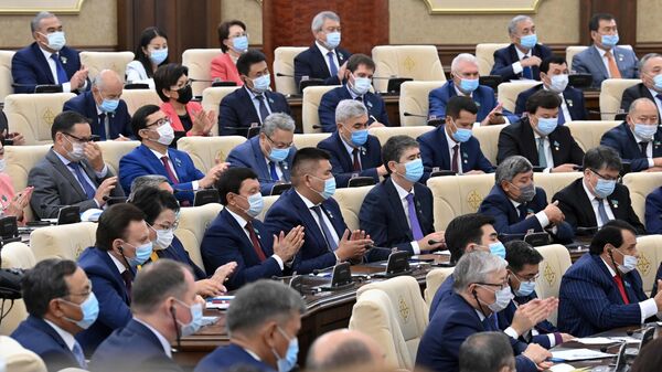 Депутаты на совместном заседании палат парламента  - Sputnik Казахстан