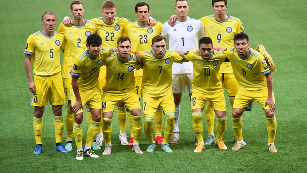 Сборная Казахстана позирует перед матчем с Украиной  - Sputnik Казахстан