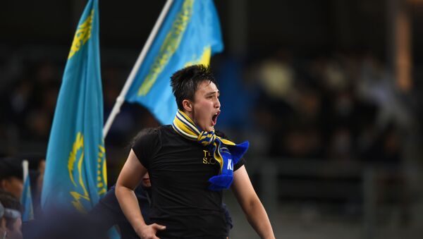 Болельщик казахстанской сборной по футболу на матче с Украиной  - Sputnik Казахстан