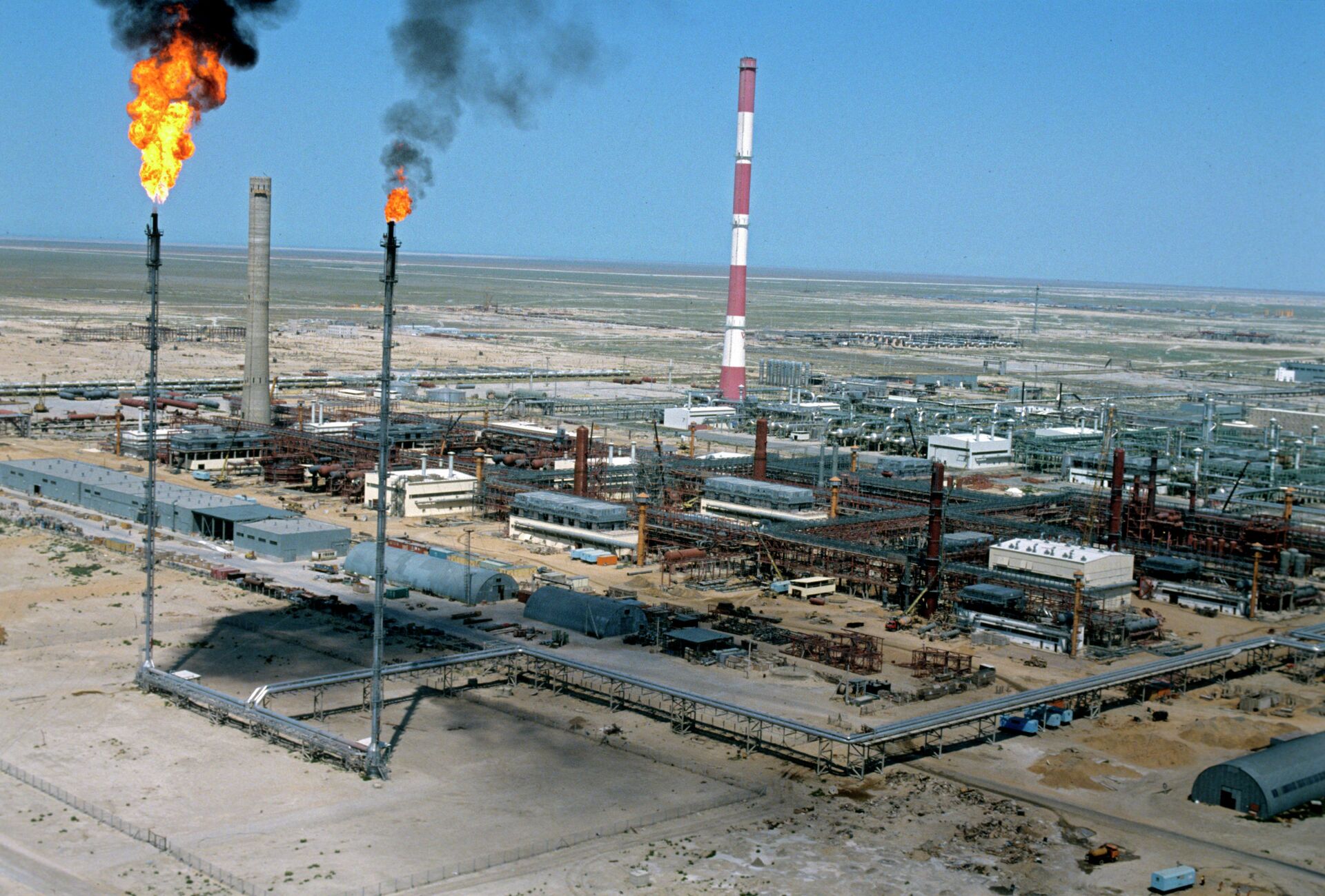 Нефтеперегонный завод на Тенгизе  - Sputnik Казахстан, 1920, 28.12.2022
