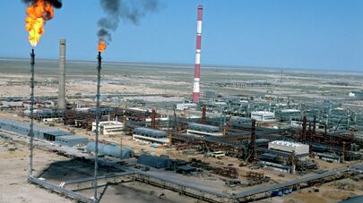 Нефтеперегонный завод на Тенгизе 