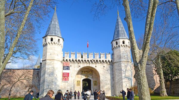Врата приветствия дворца Топкапы в Стамбуле - Sputnik Казахстан