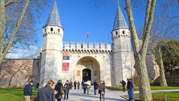Врата приветствия дворца Топкапы в Стамбуле - Sputnik Қазақстан