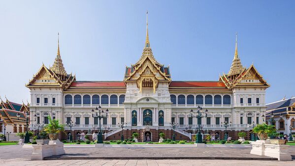 Здание Пхра Тинанг Чакри Маха Прасат в Большом дворце, Бангкок - Sputnik Казахстан