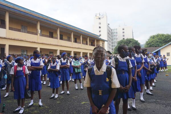Школьники в Сьерра-Леоне,  Западная Африка - Sputnik Қазақстан