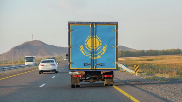 Флаг Казахстана нарисованный на грузовике - Sputnik Қазақстан
