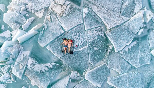 Снимок Beach Season фотографа Alexandr Vlassyuk, занявший 1 место в категории People в конкурсе Drone Awards 2021 - Sputnik Казахстан