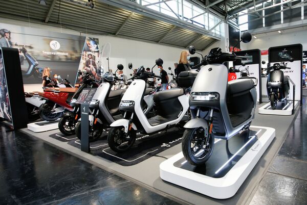 Segway-Ninebot е-Roller E125S электрических скутеров на дисплее во время Мюнхенской Auto Show , IAA Mobility 2021, в Мюнхене , Германия, 7 сентября 2021 г. REUTERS / Michaela Rehle - Sputnik Қазақстан
