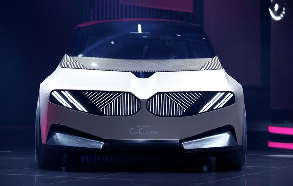 30%-і қоқыстан дайындалған жаңа BMW i Vision Circular концепті.  - Sputnik Қазақстан