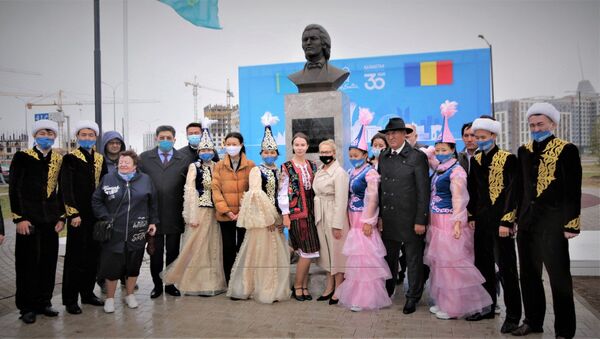 В Нур-Султане открыли бюст румынского поэта Михая Эминеску - Sputnik Казахстан