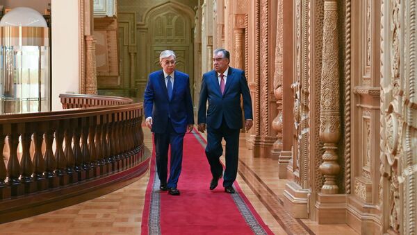 Президент Казахстана Касым-Жомарт Токаев встретился с Президентом Таджикистана Эмомали Рахмоном - Sputnik Казахстан