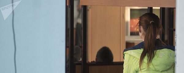 Девочка сидит спиной, архивное фото - Sputnik Казахстан