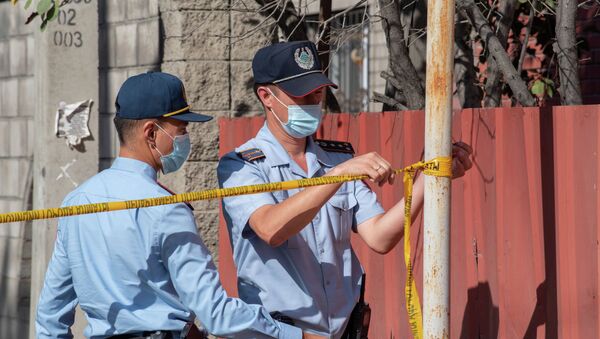 Оцепление места массового убийства, где алматинец расстрелял пять человек, в том числе двух полицейских и судисполнителя - Sputnik Қазақстан