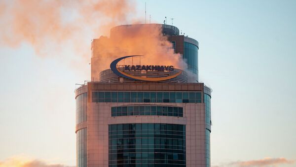 Дым над зданием корпорации Казахмыс - Sputnik Казахстан
