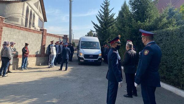 Погибшего полицейского Дархана Сулеева похоронили в Алматы - Sputnik Казахстан