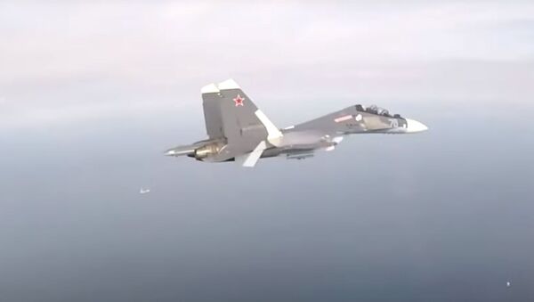 Истребители Су-30СМ уничтожили командные пункты противника под Калининградом - видео - Sputnik Казахстан