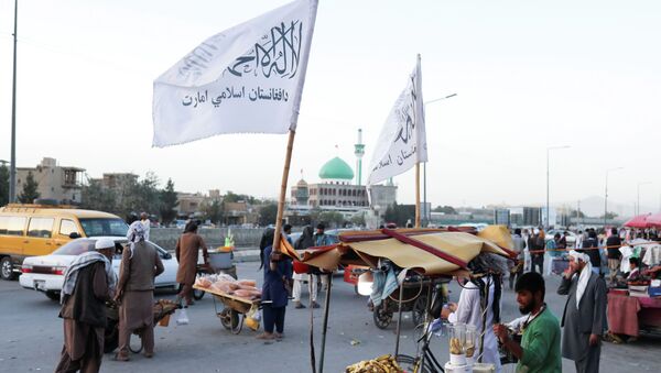 Флаги Талибана* на улицах Кабула  - Sputnik Қазақстан