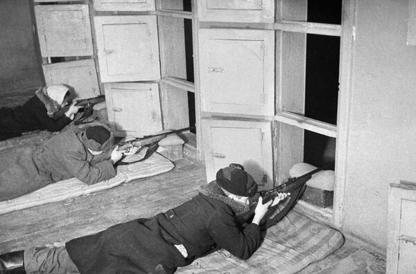  Всеобщее военное обучение ополченцев Москвы, 1941 год - Sputnik Казахстан