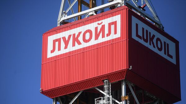 Стационарная платформа компании Лукойл на нефтегазоконденсатном месторождении, архивное фото - Sputnik Казахстан