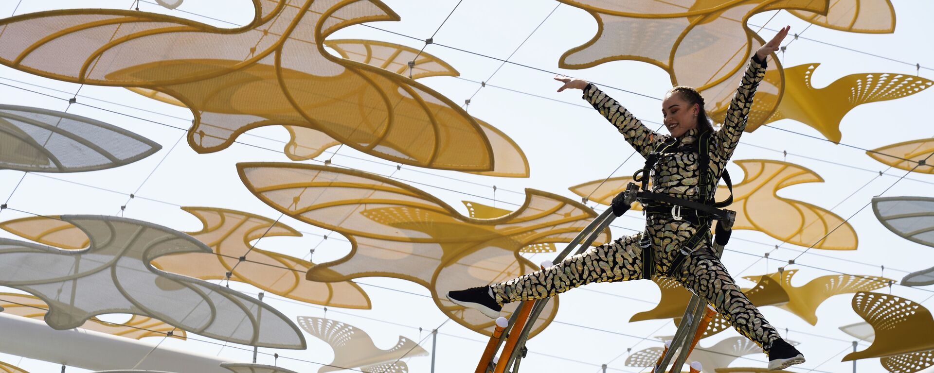 Выступление акробатов на Всемирной выставке Expo-2020 в Дубае, ОАЭ - Sputnik Казахстан, 1920, 05.10.2021