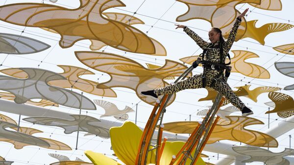 Выступление акробатов на Всемирной выставке Expo-2020 в Дубае, ОАЭ - Sputnik Казахстан