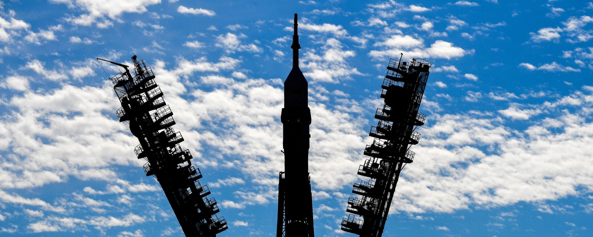 Вывоз ракеты-носителя с ТПК Союз МС-19 на стартовую площадку - Sputnik Казахстан, 1920, 27.09.2023