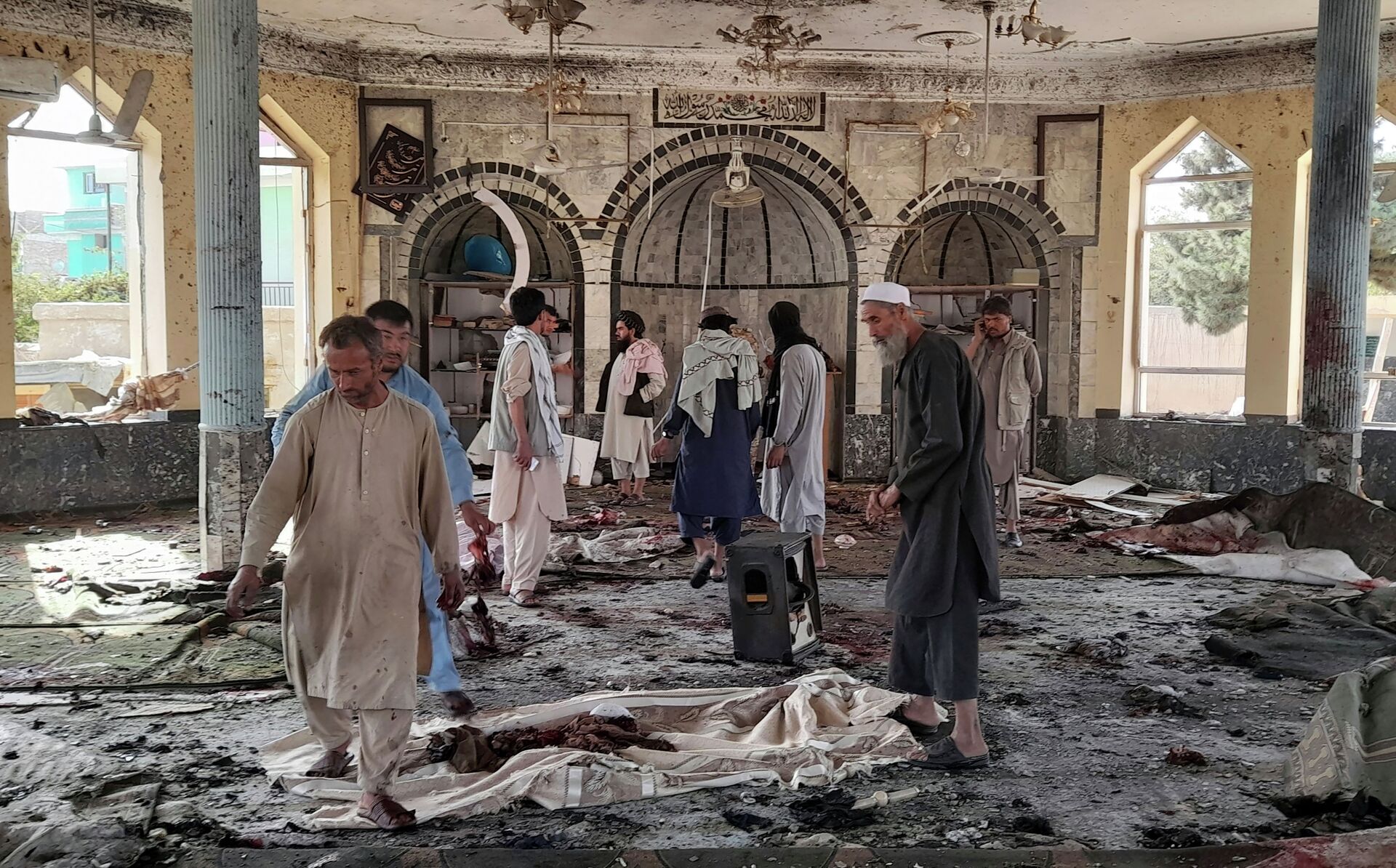 В Афганистане десятки человек пострадали при взрыве в мечети - Sputnik Казахстан, 1920, 08.10.2021