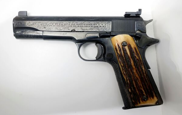 Любимый пистолет американского гангстера Аль Капоне - Sputnik Қазақстан