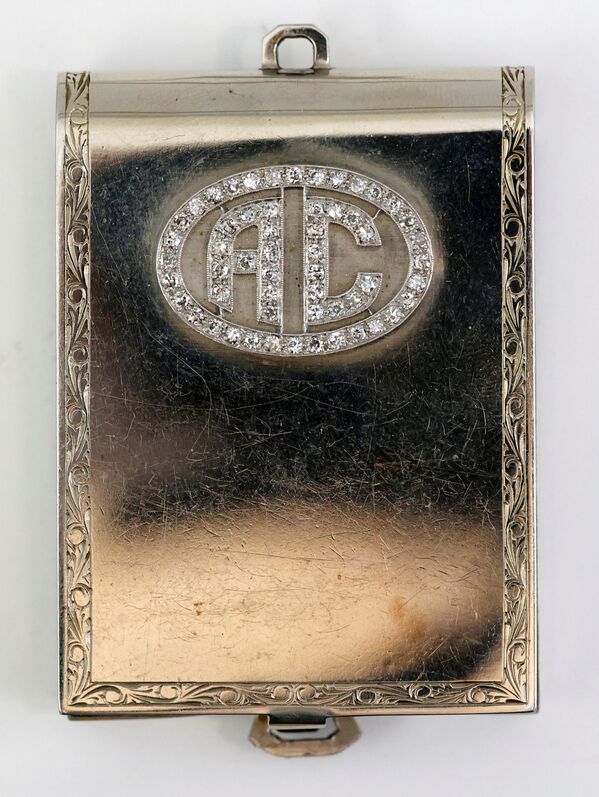 Футляр для спичечного коробка из белого золота с бриллиантами, принадлежавший американскому гангстеру Аль Капоне - Sputnik Қазақстан