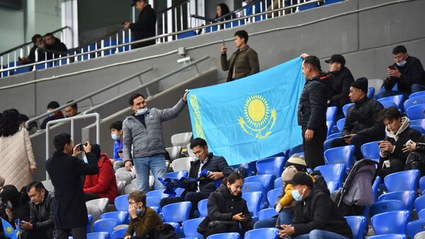 Казахстанские болельщики на футбольном мачте - Sputnik Казахстан
