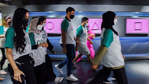 Участники Игры в кальмара в Корейском культурном центре в Абу-Даби, ОАЭ - Sputnik Казахстан