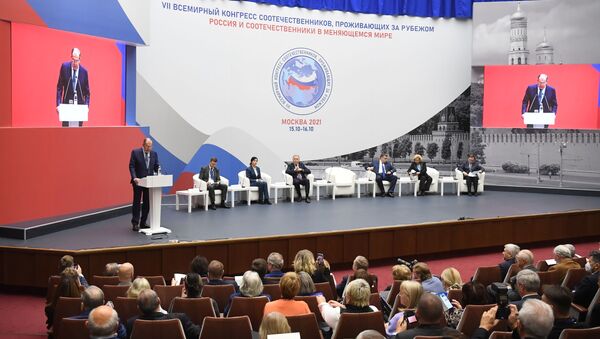 Министр иностранных дел России Сергей Лавров выступает на VII Всемирном конгрессе российских соотечественников - Sputnik Казахстан