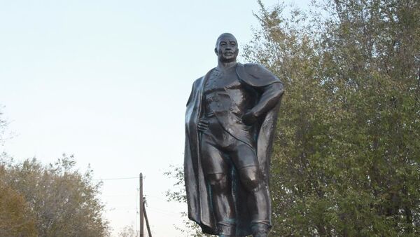 Памятник Кажымукану Мунайтпасову - Sputnik Казахстан