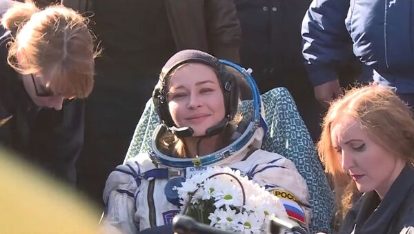 Участница киноэкипажа Союз МС - 19 Юлия Пересильд после приземления  - Sputnik Казахстан
