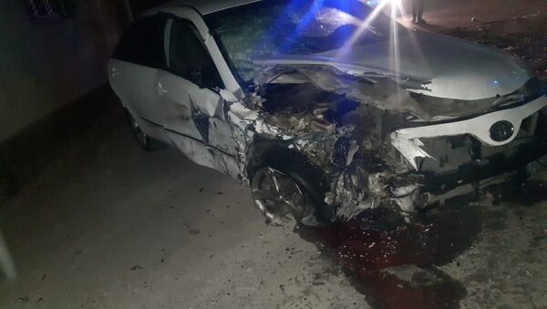 Лобовое столкновение Toyota и Mersedes на улице Касыма Шарипова  - Sputnik Казахстан