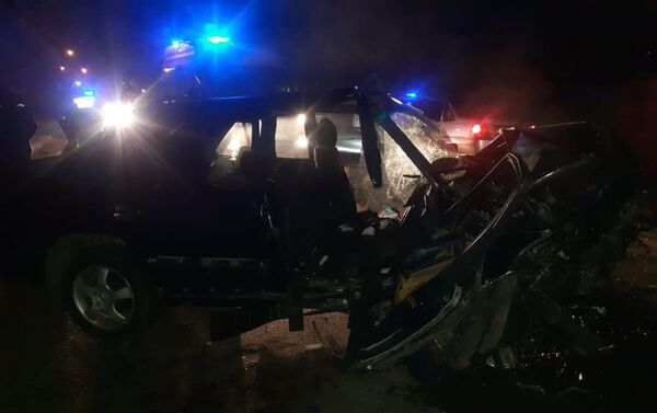 Toyota и Mersedes столкнулись лоб в лоб на улице Касыма Шарипова  - Sputnik Казахстан