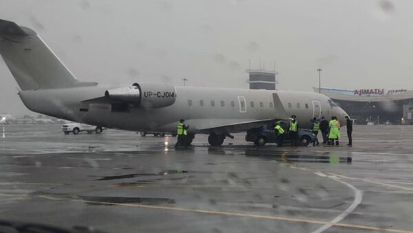 Самолет столкнулся с автомашиной в международном аэропорту города Алматы - Sputnik Казахстан