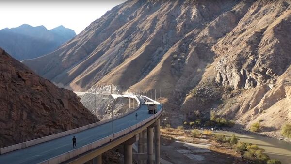 Как выглядит самый большой мост в Кыргызстане - видео - Sputnik Казахстан